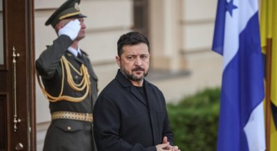 Екипът на Зеленски убеждава посланикът в UK Залужни да не се бори за президент 
