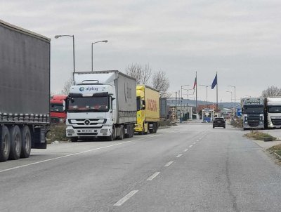 Временно е ограничено движението и в двете посоки по път I 7 Ямбол – граничен контролно