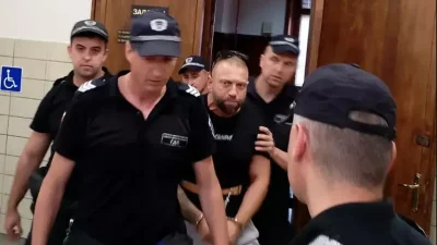 Lupa.bg пита: Защо вредителят Стоян Колев под "домашен арест" излъчва клипове от колата си от цяла България?