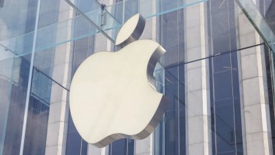 &bdquo;Епъл&ldquo; готви ударен дебют при сгъваемите смартфони с до 10 млн. броя Айфон Ултра