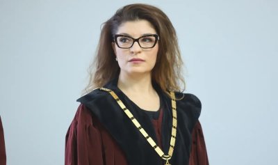 "Възраждане" и "Демократична България" поискаха оставката на Десислава Атанасова