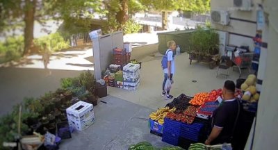 Чисто гол мъж се разходи в района на Централния пазар