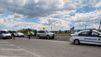Инцидент с лек автомобил на АМ Тракия вдигна на крак