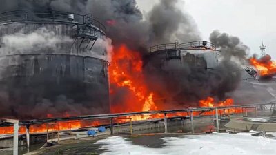 Украйна атакува ключова за Москва петролна станция 