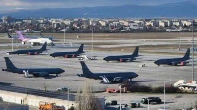 Отлетяха четири от американските самолети на софийското летище 
