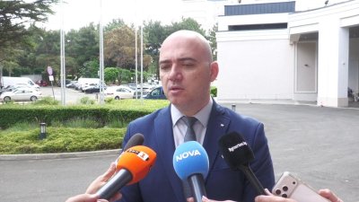 Министър Димитров: Туризмът няма да е "боксова круша" на различни интереси 