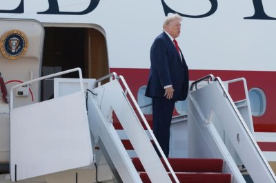 Тръмп летя за първи път с подарения от Катар самолет на стойност 400 милиона долара