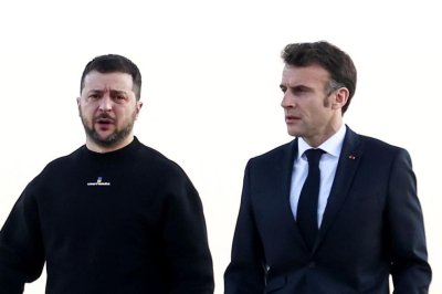 Зеленски разговаря с Макрон: Украйна настоява за още ПВО