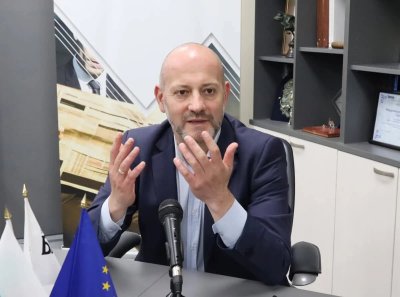Радан Кънев разгада загадката на чорапеното чудовище