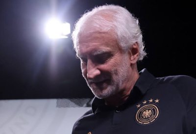 Руди Фьолер ще продължи да е спортен директор на Бундестима