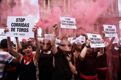 Активисти в Памплона излязоха на протест под надслов &bdquo;Борбата с бикове е грях&ldquo;