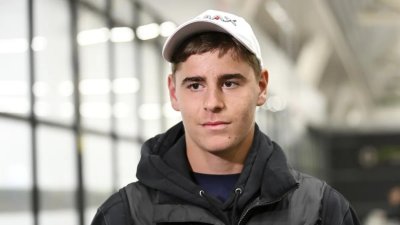 Димитър Кисимов стартира с победа участието си на сингъл при