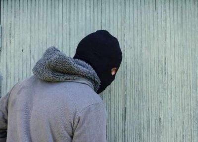 Издирват бандит, опитал да задигне банкомат във Вълчедръм