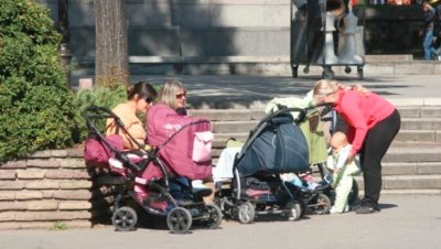 Вдигат прага за получаване на детски надбавки