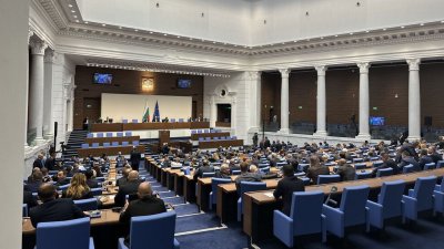 Бюджетите на НЗОК и ДОО влизат за първо гласуване в пленарната зала