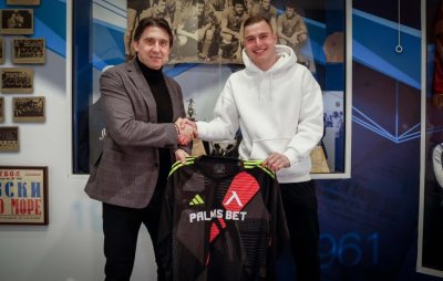 Вуцов извива ръцете на Левски за нов договор