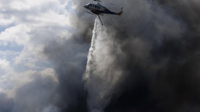 Стотици пожарникари се бориха с горски пожари в Португалия Гърция и