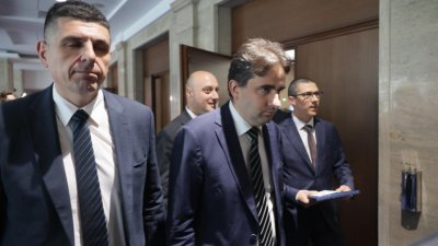 ДБ: Не стига, че стана фал с "Бош", а сега и заводът на "Райнметал" виси на косъм