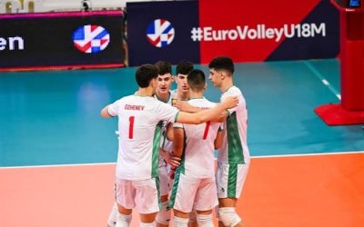 България натупа Нидерландия на Европейското по волейбол за юноши
