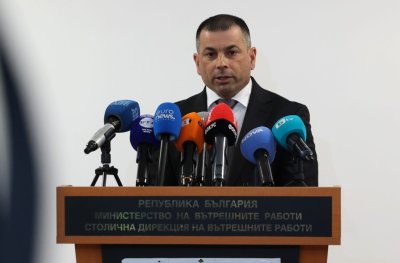 Партийна касиерка е задържана и обвинена за измама на 25
