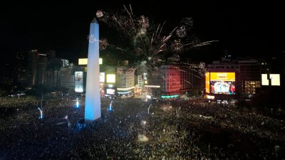 Хиляди аржентинци се събраха в центъра на Буенос Айрес за