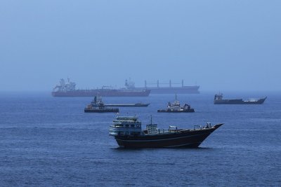 САЩ и Иран си размениха стотици нови удари, Ормузкият проток пак е затворен