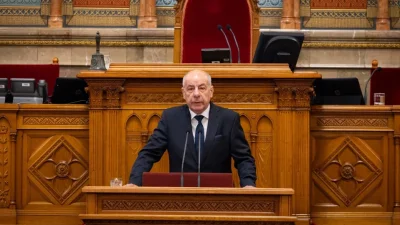 Унгарският парламент одобри конституционната поправка за отстраняване на президента Тамаш