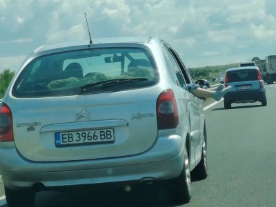 Опасна гледка на автомагистрала Тракия предизвика гневни реакции в социалните