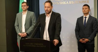 Киевският подпис: Властта обясни "двойната" позиция