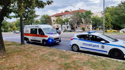 Младеж падна от тротинетка в &bdquo;Западен парк&ldquo;, удари си главата лошо (СНИМКИ)