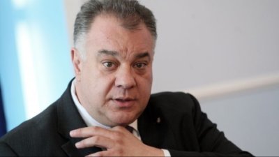 Бивш здравен министър &bdquo;светна&ldquo; на летище с радиация
