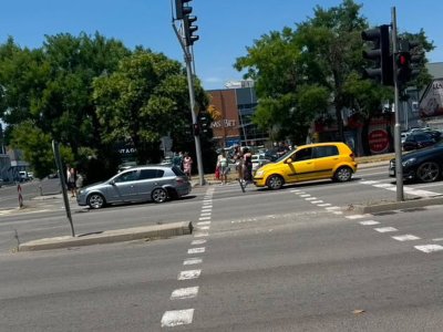 Спукана гума причини тежък инцидент на бургаски булевард