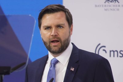 Вицепрезидентът Джей Ди Ванс заяви че администрацията на Тръмп напълно