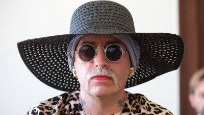 Мъжки затвор в Германия чака с нетърпение джендър-неонацист