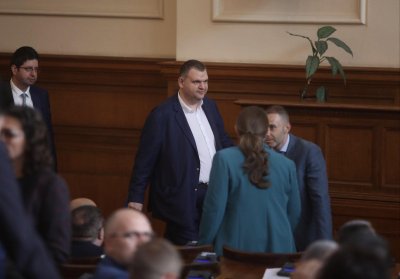 МВР пусна окастрен списък със спътниците на Делян Пеевски, Хамид Хамид им се смее