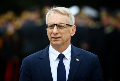 Виждаме политическа шизофрения От една страна Румен Радев казва че