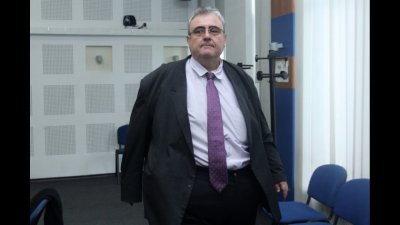 Друго си е да пазиш Гундяев, а да гониш Деси Атанасова