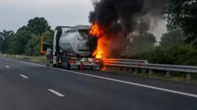 Цистерна се запали на автомагистрала &bdquo;Тракия&ldquo; между Пловдив и Пазарджик