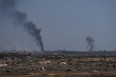  Израелски удари убиха най-малко 8 души в Газа
