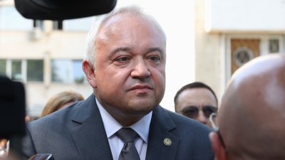 ДПС: Демерджиев се опитва да прикрие скандал с недвижими имоти