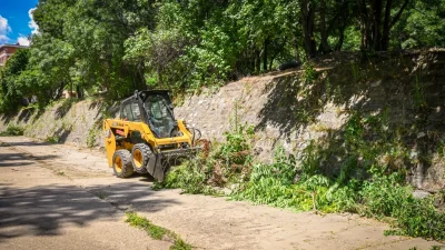 Започнаха да чистят речните корита в София