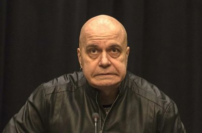 Слави Трифонов към Демерджиев: Защо сте толкова словоохотлив в Америка и толкова мълчалив в България?
