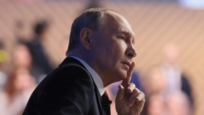 Нивото на одобрение за дейността на президента Владимир Путин намалява за четвърта