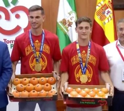 140 кг домати премия за двама испанци