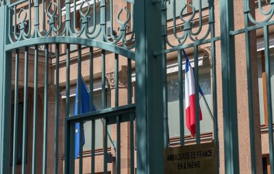 Резил: Гости на прием във френското посолство в Ереван се натровиха