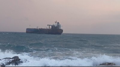 Изтекъл нефт от танкера "Кайрос" замърси Поморие и "Сарафово" в Бургас