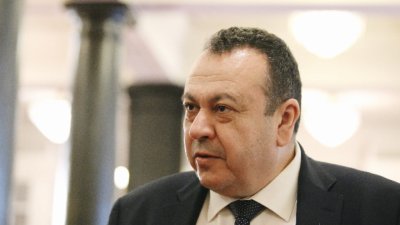 Конфликтът ДПС-Демерджиев се пренесе в НС