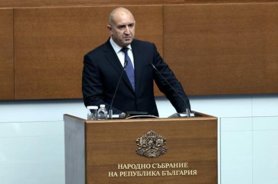 Радев подари револвера от Ердоган на Музея на МВР