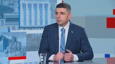 Това което се случва е че идват президентски избори и