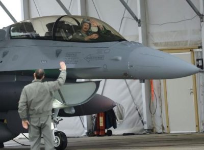 Страшна жега в Аризона подлага на изпитание българските пилоти за F-16